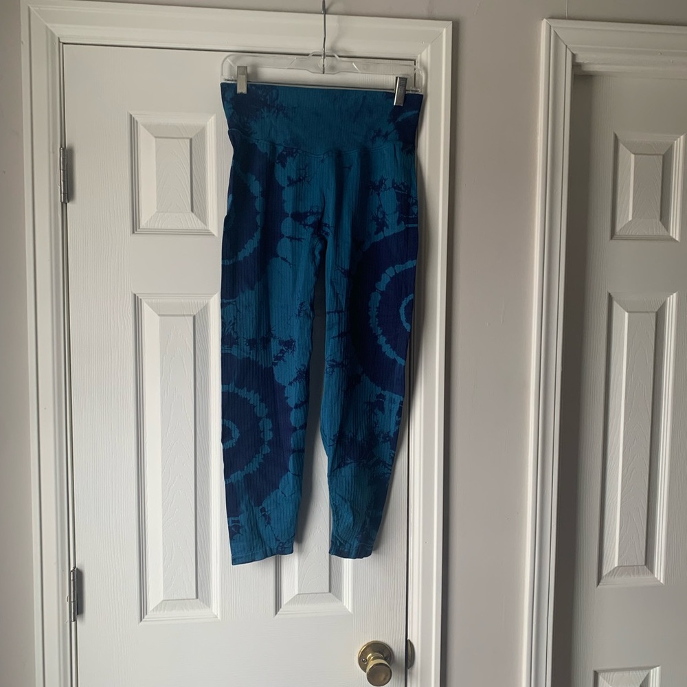 Victoria's Secret Teal and Navy Tie-Dye Capri Leggings
